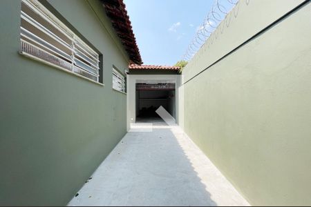 Casa à venda com 180m², 3 quartos e 4 vagas Casa à venda com 180m², 3 quartos e 4 vagasGaragem