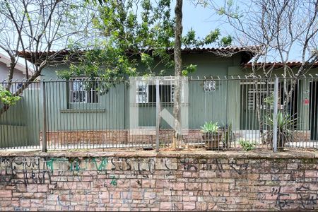 Casa à venda com 180m², 3 quartos e 4 vagas Casa à venda com 180m², 3 quartos e 4 vagasFachada da Casa