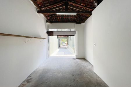 Casa à venda com 180m², 3 quartos e 4 vagas Casa à venda com 180m², 3 quartos e 4 vagasGaragem