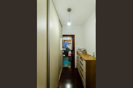 Casa à venda com 332m², 4 quartos e 5 vagas Casa à venda com 332m², 4 quartos e 5 vagasCloset Suíte