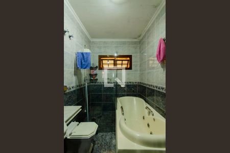 Casa à venda com 332m², 4 quartos e 5 vagas Casa à venda com 332m², 4 quartos e 5 vagasBanheiro Suíte