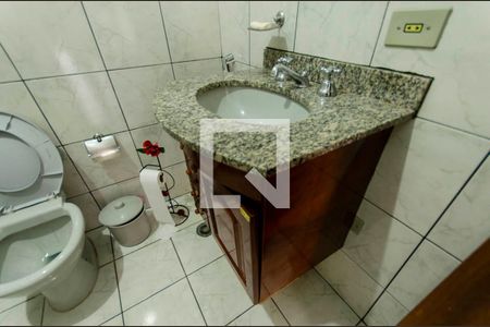 Casa à venda com 332m², 4 quartos e 5 vagas Casa à venda com 332m², 4 quartos e 5 vagasBanheiro Externo