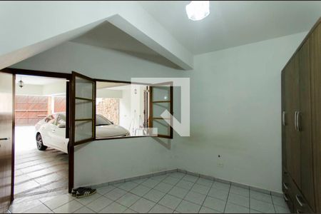 Casa à venda com 332m², 4 quartos e 5 vagas Casa à venda com 332m², 4 quartos e 5 vagasQuarto Externo