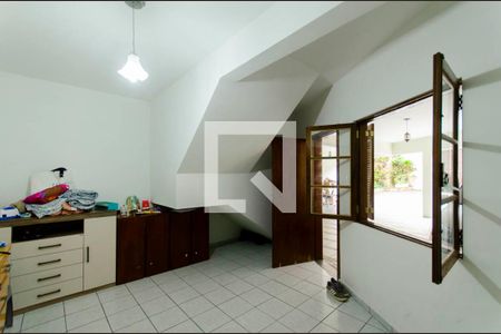 Casa à venda com 332m², 4 quartos e 5 vagas Casa à venda com 332m², 4 quartos e 5 vagasQuarto Externo