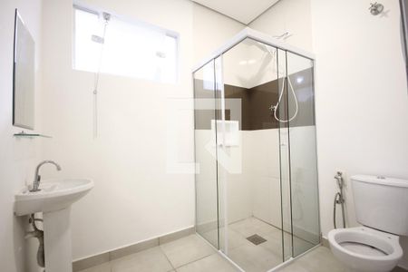 Banheiro de kitnet/studio para alugar com 1 quarto, 25m² em Vila Monumento, São Paulo