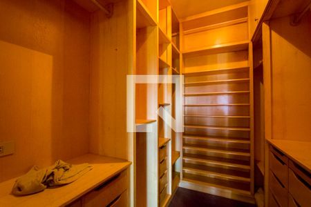 Apartamento à venda com 182m², 4 quartos e 3 vagas Apartamento à venda com 182m², 4 quartos e 3 vagasCloset do quarto 1