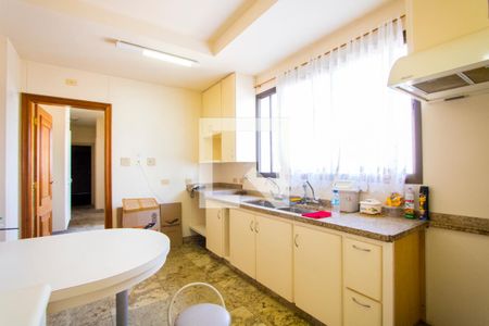 Apartamento à venda com 182m², 4 quartos e 3 vagas Apartamento à venda com 182m², 4 quartos e 3 vagasCozinha