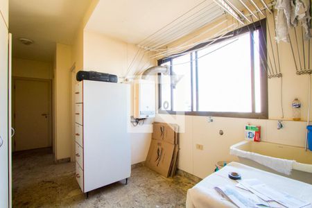 Apartamento à venda com 182m², 4 quartos e 3 vagas Apartamento à venda com 182m², 4 quartos e 3 vagasÁrea de serviço