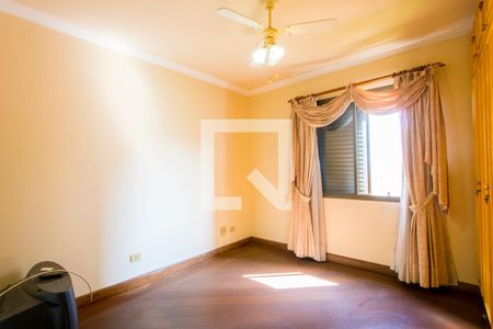 Apartamento à venda com 182m², 4 quartos e 3 vagas Apartamento à venda com 182m², 4 quartos e 3 vagasQuarto 2 - Suíte