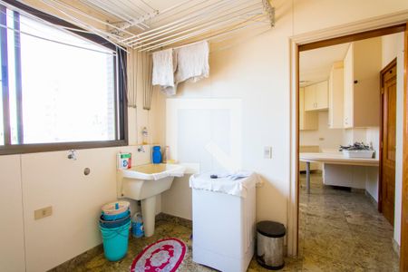 Apartamento à venda com 182m², 4 quartos e 3 vagas Apartamento à venda com 182m², 4 quartos e 3 vagasÁrea de serviço