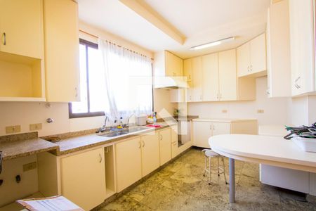 Apartamento à venda com 182m², 4 quartos e 3 vagas Apartamento à venda com 182m², 4 quartos e 3 vagasCozinha