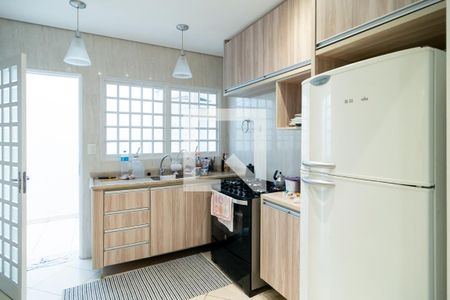 Casa à venda com 180m², 3 quartos e 3 vagas Casa à venda com 180m², 3 quartos e 3 vagasCozinha