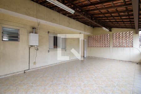 Casa à venda com 287m², 3 quartos e 3 vagas Casa à venda com 287m², 3 quartos e 3 vagasVaranda