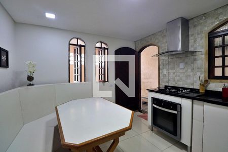 Casa à venda com 103m², 3 quartos e 2 vagasCozinha