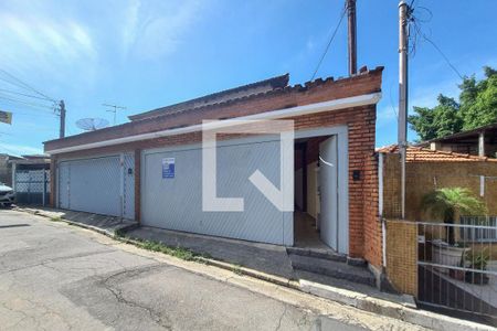 Casa à venda com 250m², 3 quartos e 2 vagas Casa à venda com 250m², 3 quartos e 2 vagasFachada
