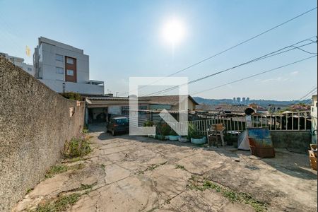 Casa à venda com 360m², 3 quartos e 8 vagas Casa à venda com 360m², 3 quartos e 8 vagasGaragem