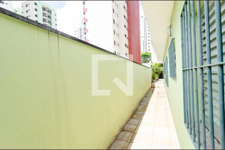 Casa à venda com 237m², 4 quartos e 2 vagas Casa à venda com 237m², 4 quartos e 2 vagasCorredor Externo