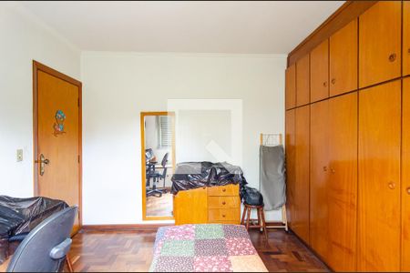 Casa à venda com 237m², 4 quartos e 2 vagas Casa à venda com 237m², 4 quartos e 2 vagasQuarto 4