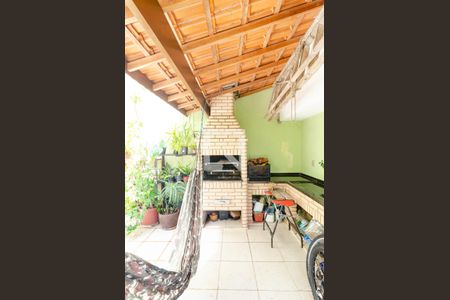 Casa à venda com 237m², 4 quartos e 2 vagas Casa à venda com 237m², 4 quartos e 2 vagasChurrasqueira