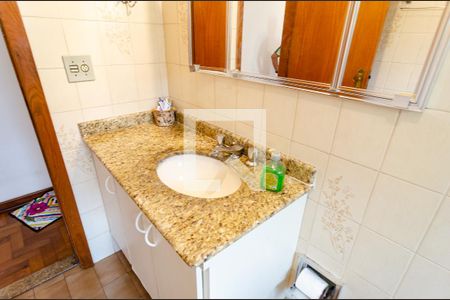 Casa à venda com 237m², 4 quartos e 2 vagas Casa à venda com 237m², 4 quartos e 2 vagasBanheiro da Suíte