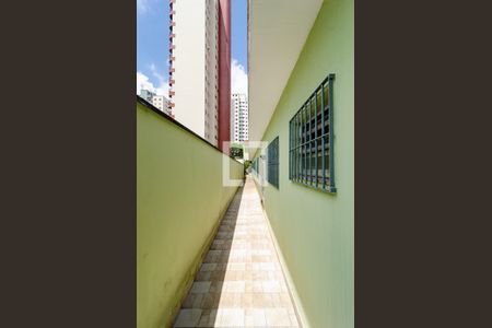 Casa à venda com 237m², 4 quartos e 2 vagas Casa à venda com 237m², 4 quartos e 2 vagasCorredor