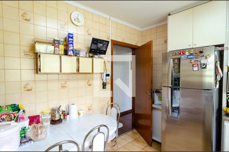 Casa à venda com 237m², 4 quartos e 2 vagas Casa à venda com 237m², 4 quartos e 2 vagasCozinha