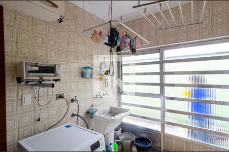 Casa à venda com 237m², 4 quartos e 2 vagas Casa à venda com 237m², 4 quartos e 2 vagasLavanderia