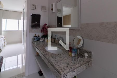 Apartamento à venda com 316m², 4 quartos e 3 vagasBanheiro da Suíte 1