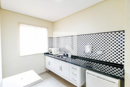 Casa à venda com 380m², 3 quartos e 4 vagas Casa à venda com 380m², 3 quartos e 4 vagasCozinha Edícula