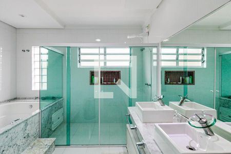 Casa à venda com 380m², 3 quartos e 4 vagas Casa à venda com 380m², 3 quartos e 4 vagasBanheiro Suíte