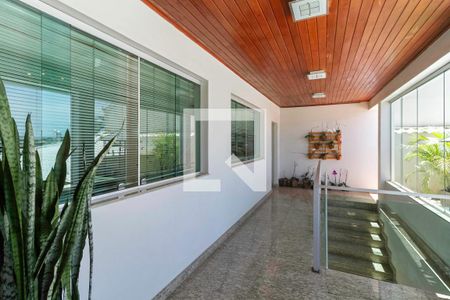 Casa à venda com 360m², 4 quartos e 4 vagasEntrada