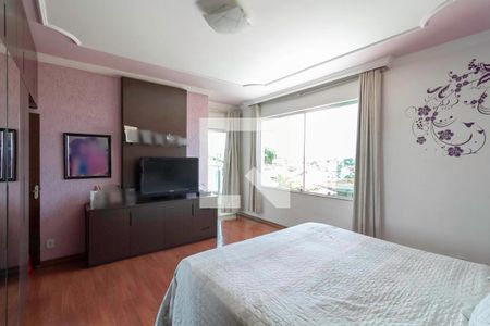 Casa à venda com 360m², 4 quartos e 4 vagasSuíte