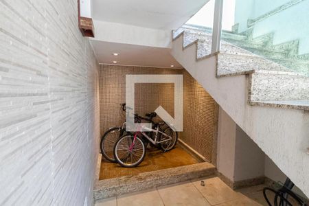 Casa à venda com 360m², 4 quartos e 4 vagasEscada
