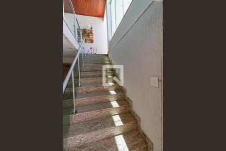 Casa à venda com 360m², 4 quartos e 4 vagasEscada