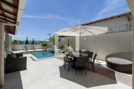 Casa à venda com 360m², 4 quartos e 4 vagasPiscina