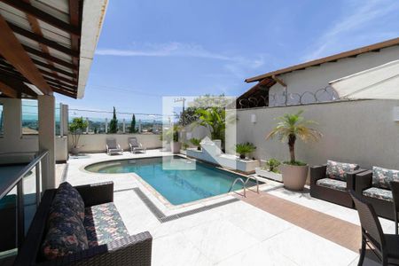 Casa à venda com 360m², 4 quartos e 4 vagasPiscina