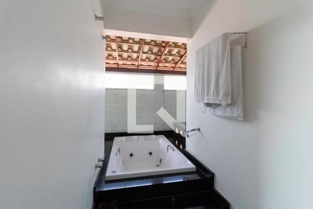 Casa à venda com 360m², 4 quartos e 4 vagasBanheiro da suíte