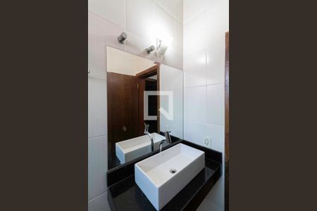 Casa à venda com 360m², 4 quartos e 4 vagasBanheiro social