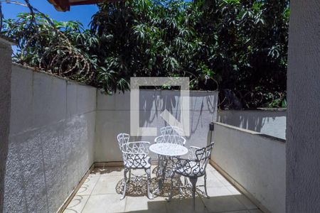 Casa à venda com 360m², 4 quartos e 4 vagasVaranda da semi suíte 1