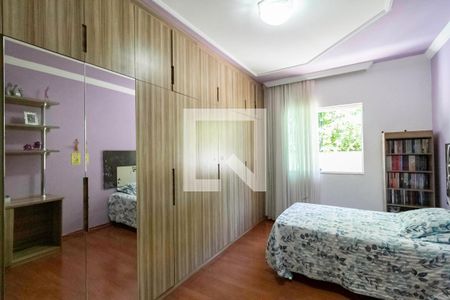 Casa à venda com 360m², 4 quartos e 4 vagasSemi suíte 2