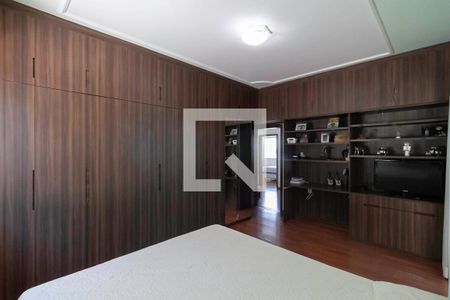 Casa à venda com 360m², 4 quartos e 4 vagasSemi suíte 1