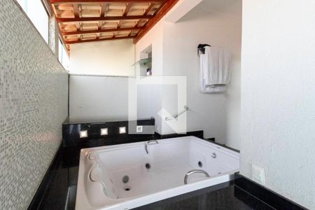 Casa à venda com 360m², 4 quartos e 4 vagasBanheiro da suíte
