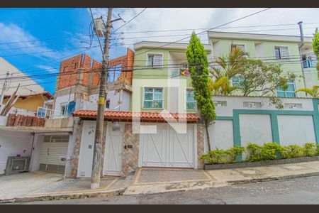 Casa à venda com 110m², 3 quartos e 3 vagas Casa à venda com 110m², 3 quartos e 3 vagasFachada