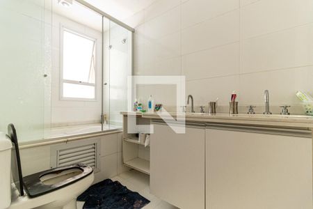 Apartamento à venda com 220m², 3 quartos e 3 vagas Apartamento à venda com 220m², 3 quartos e 3 vagasBanheiro da Suíte 1