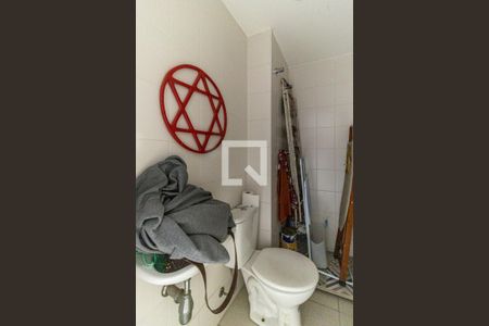 Apartamento à venda com 220m², 3 quartos e 3 vagas Apartamento à venda com 220m², 3 quartos e 3 vagasBanheiro de Serviço