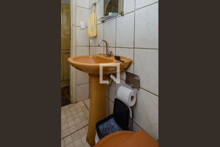 Casa à venda com 200m², 2 quartos e 2 vagas Casa à venda com 200m², 2 quartos e 2 vagasBanheiro
