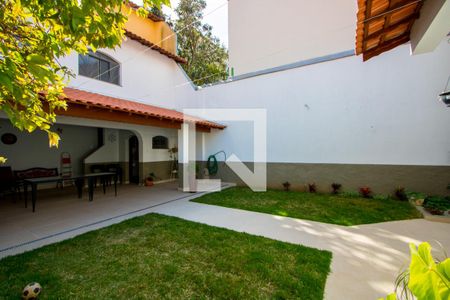 Casa à venda com 400m², 4 quartos e 5 vagas Casa à venda com 400m², 4 quartos e 5 vagasQuintal