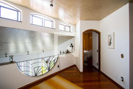 Casa à venda com 400m², 4 quartos e 5 vagas Casa à venda com 400m², 4 quartos e 5 vagasHall superior