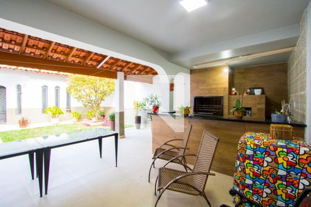 Casa à venda com 400m², 4 quartos e 5 vagas Casa à venda com 400m², 4 quartos e 5 vagasEspaço gourmet