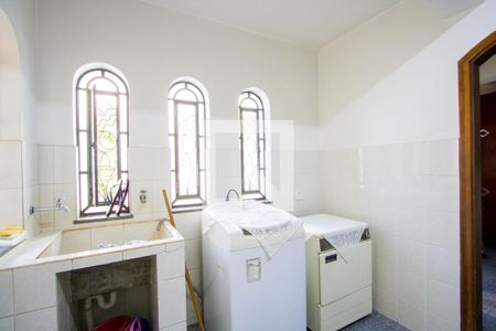 Casa à venda com 400m², 4 quartos e 5 vagas Casa à venda com 400m², 4 quartos e 5 vagasÁrea de serviço